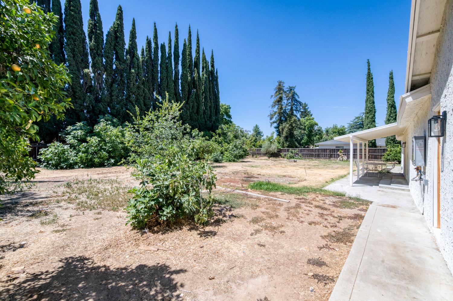 1285 W Stuart Ave, Fresno, CA 93711