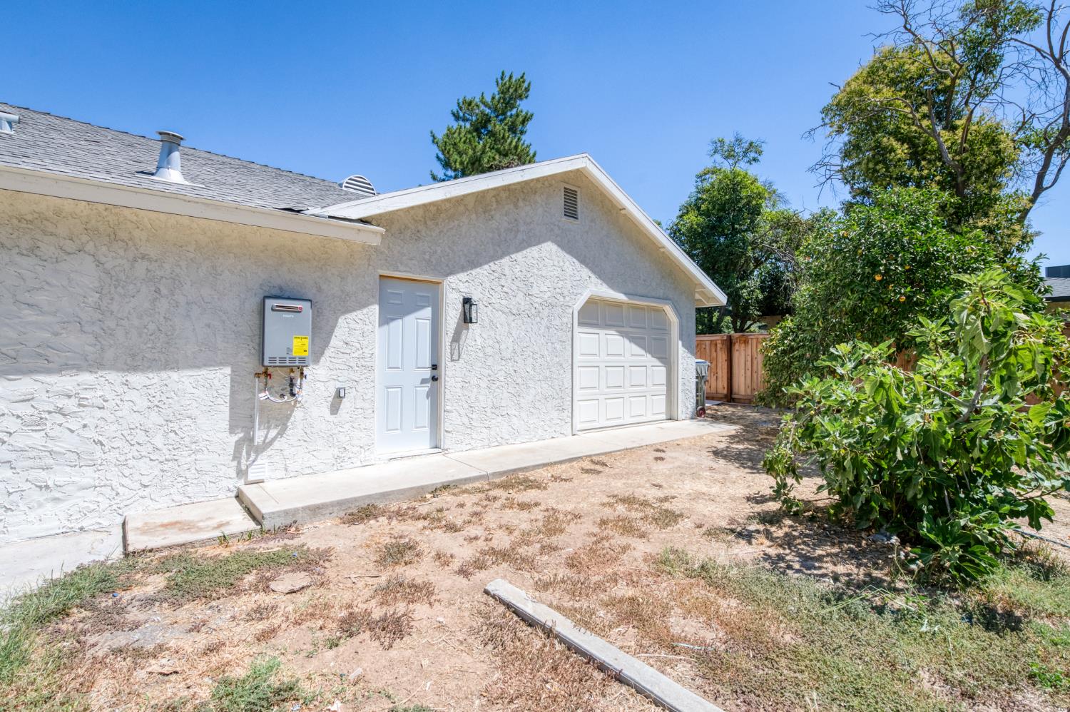 1285 W Stuart Ave, Fresno, CA 93711
