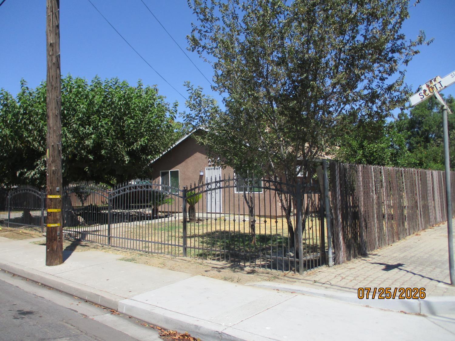 224 Scott St, Hanford, CA 93230