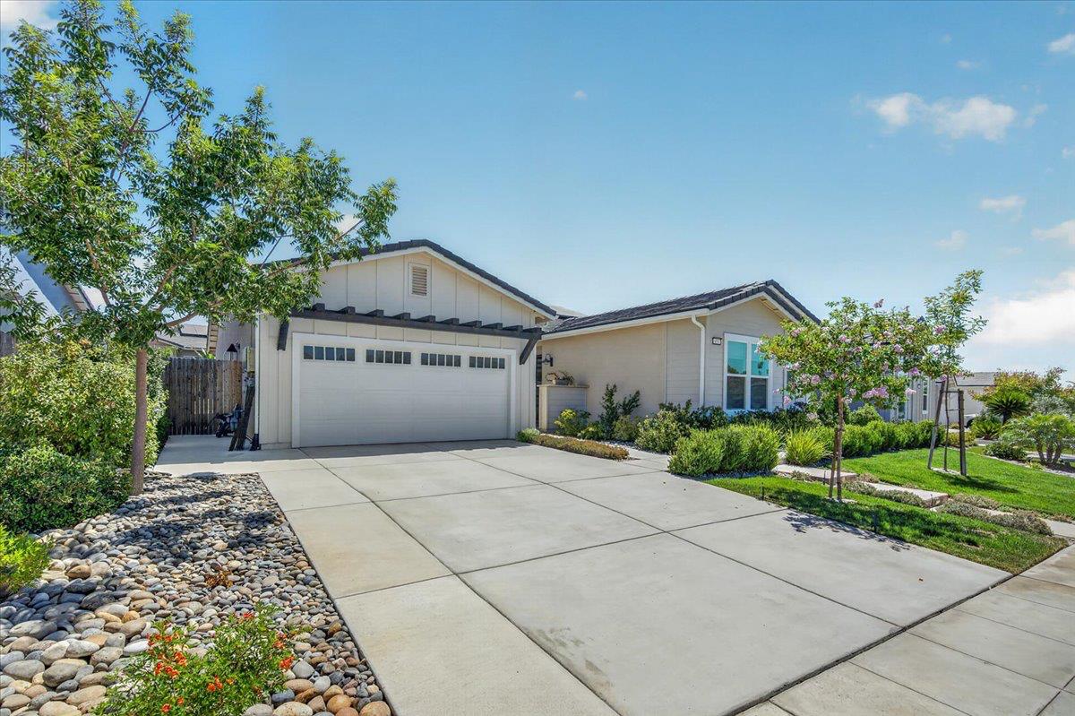 655 Huntington Ave S, Madera, CA 93636