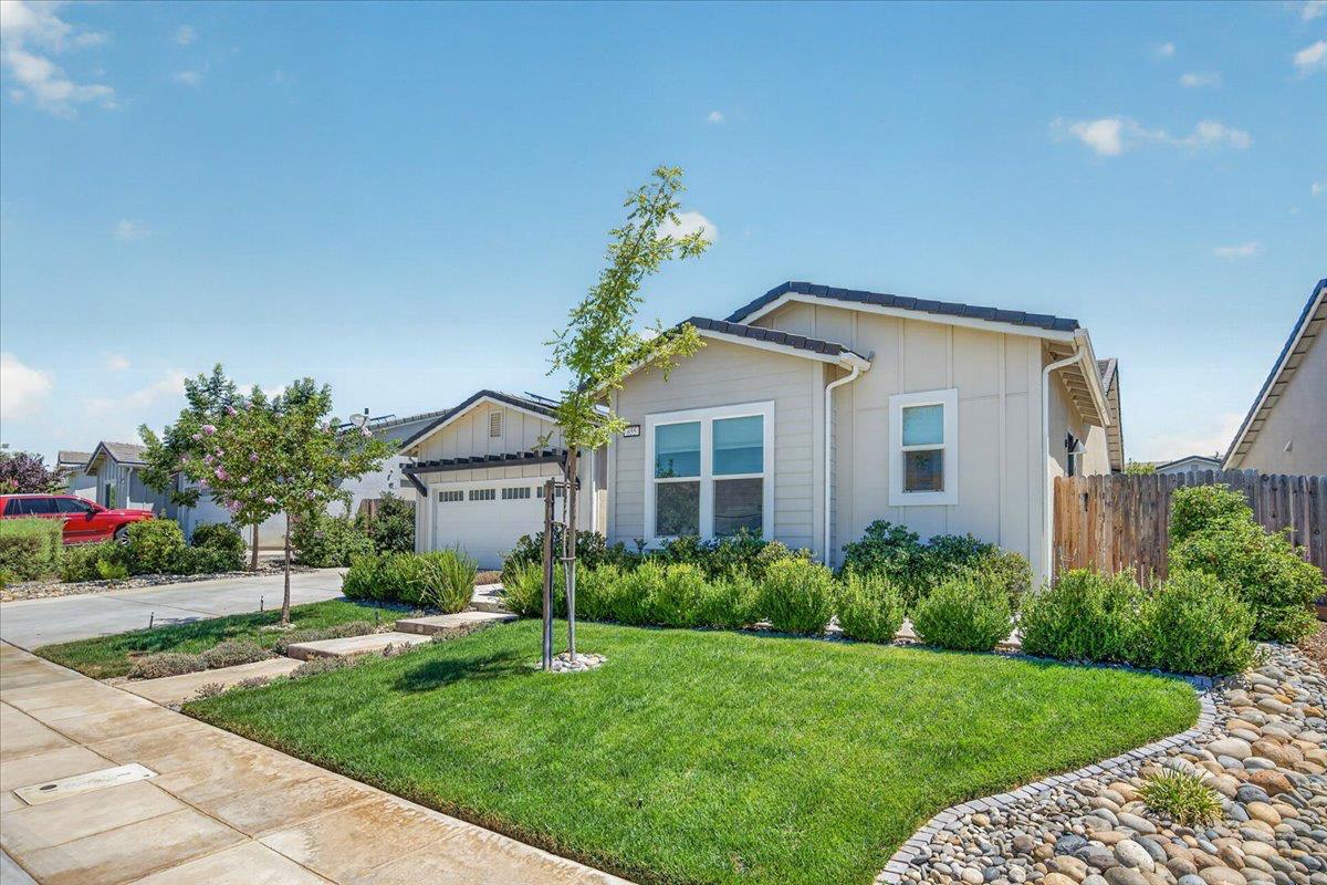 655 Huntington Ave S, Madera, CA 93636