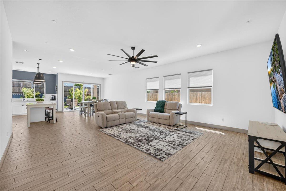 655 Huntington Ave S, Madera, CA 93636