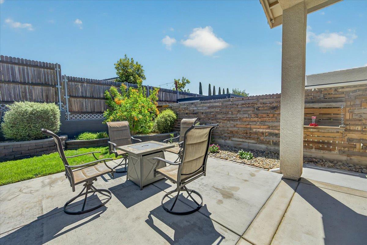 655 Huntington Ave S, Madera, CA 93636
