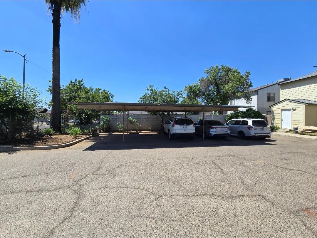 2020 S 4th St, Fresno, CA 93702