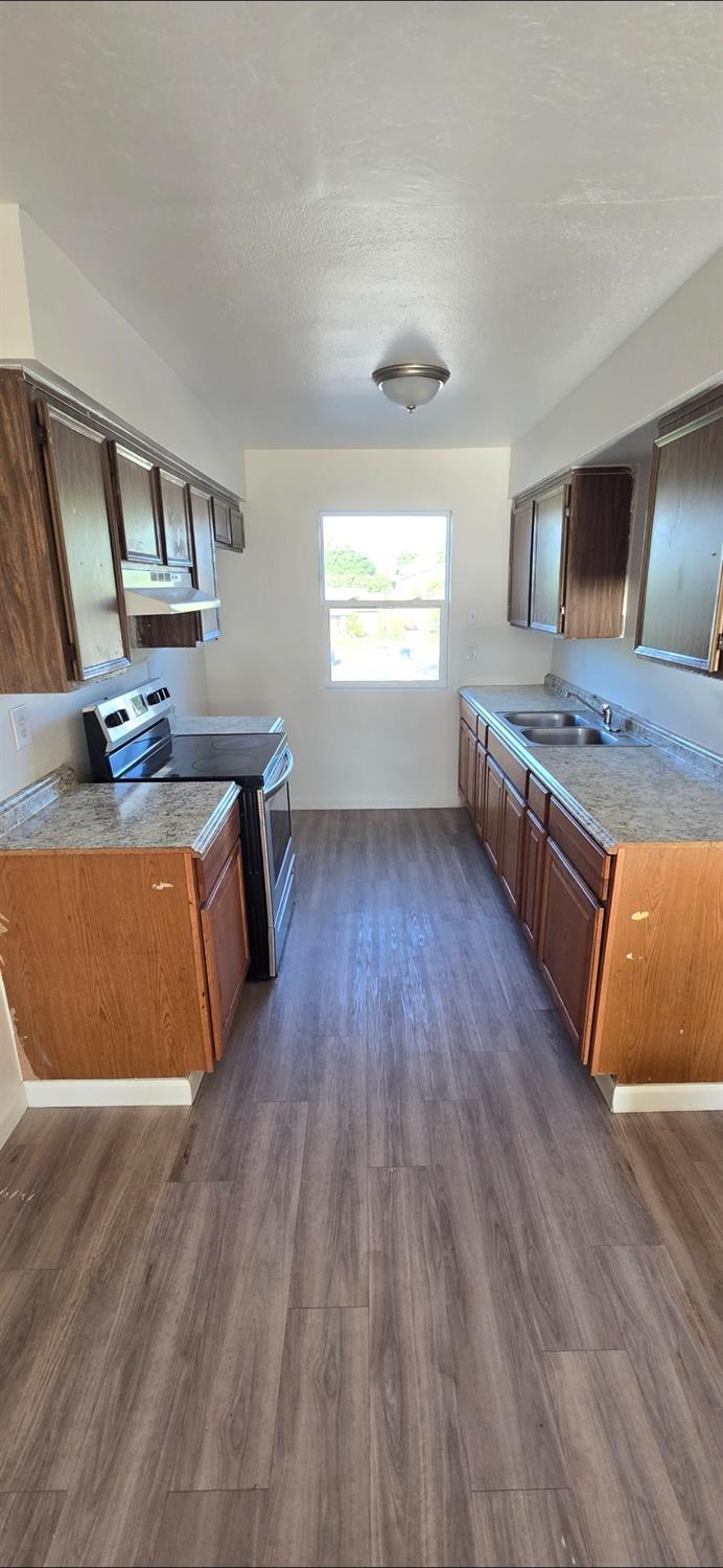 2020 S 4th St, Fresno, CA 93702