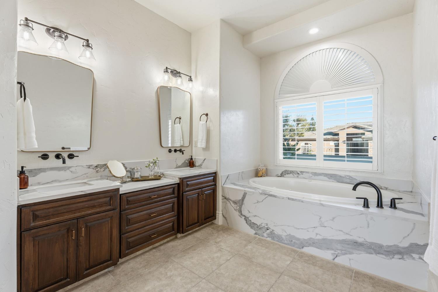 22221 Masters Dr, Friant, CA 93626