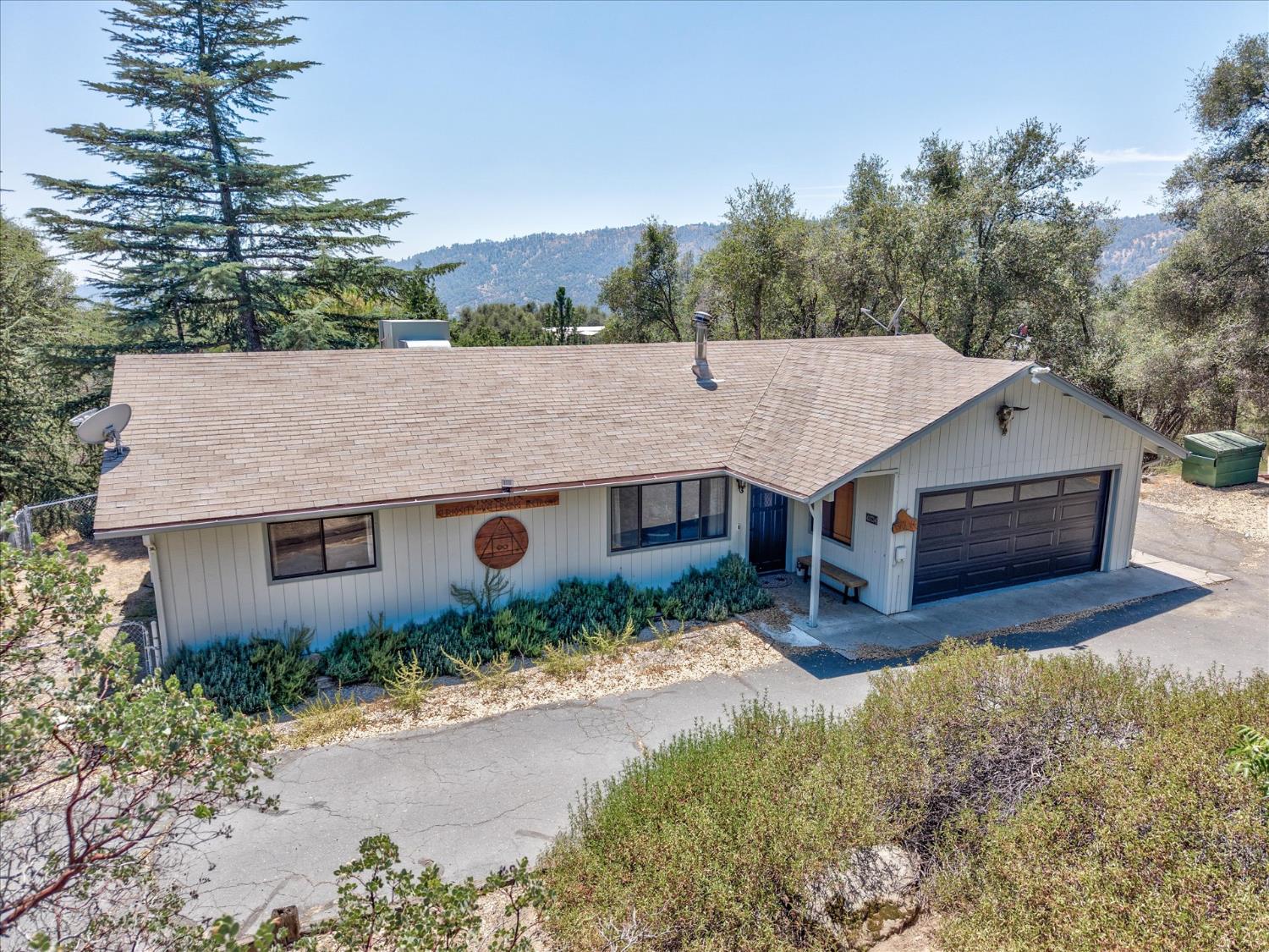 43710 Hilltop Ln, Ahwahnee, CA 93601