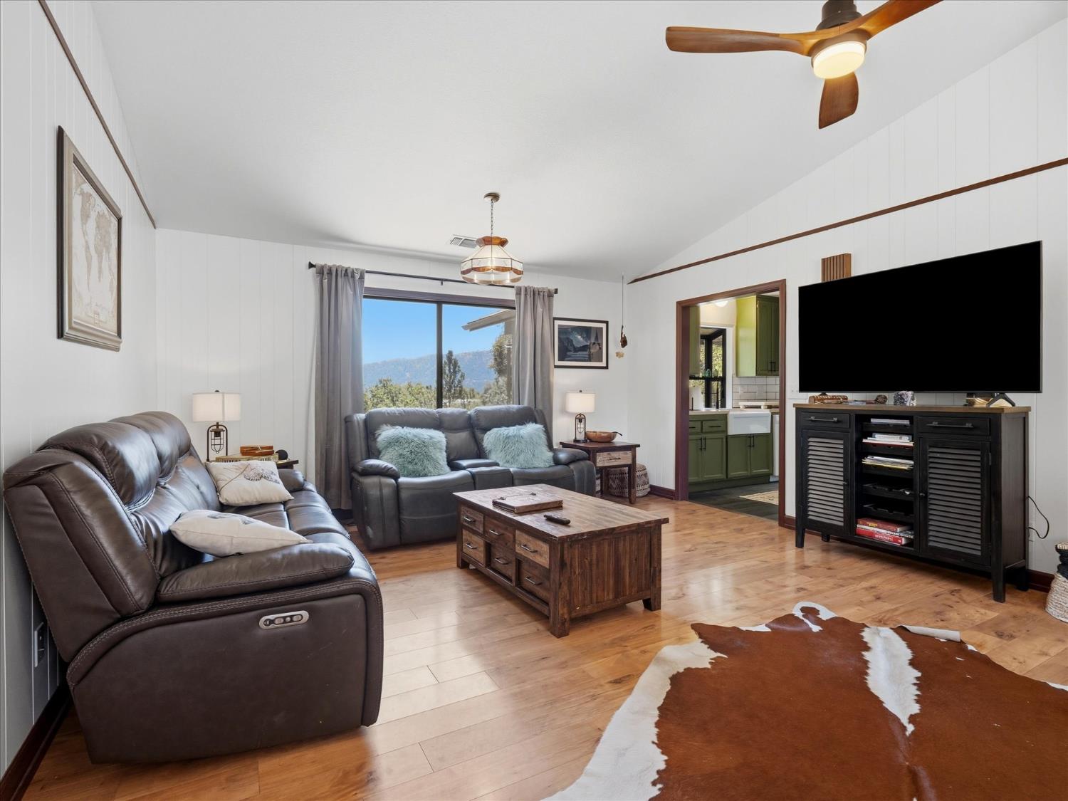 43710 Hilltop Ln, Ahwahnee, CA 93601