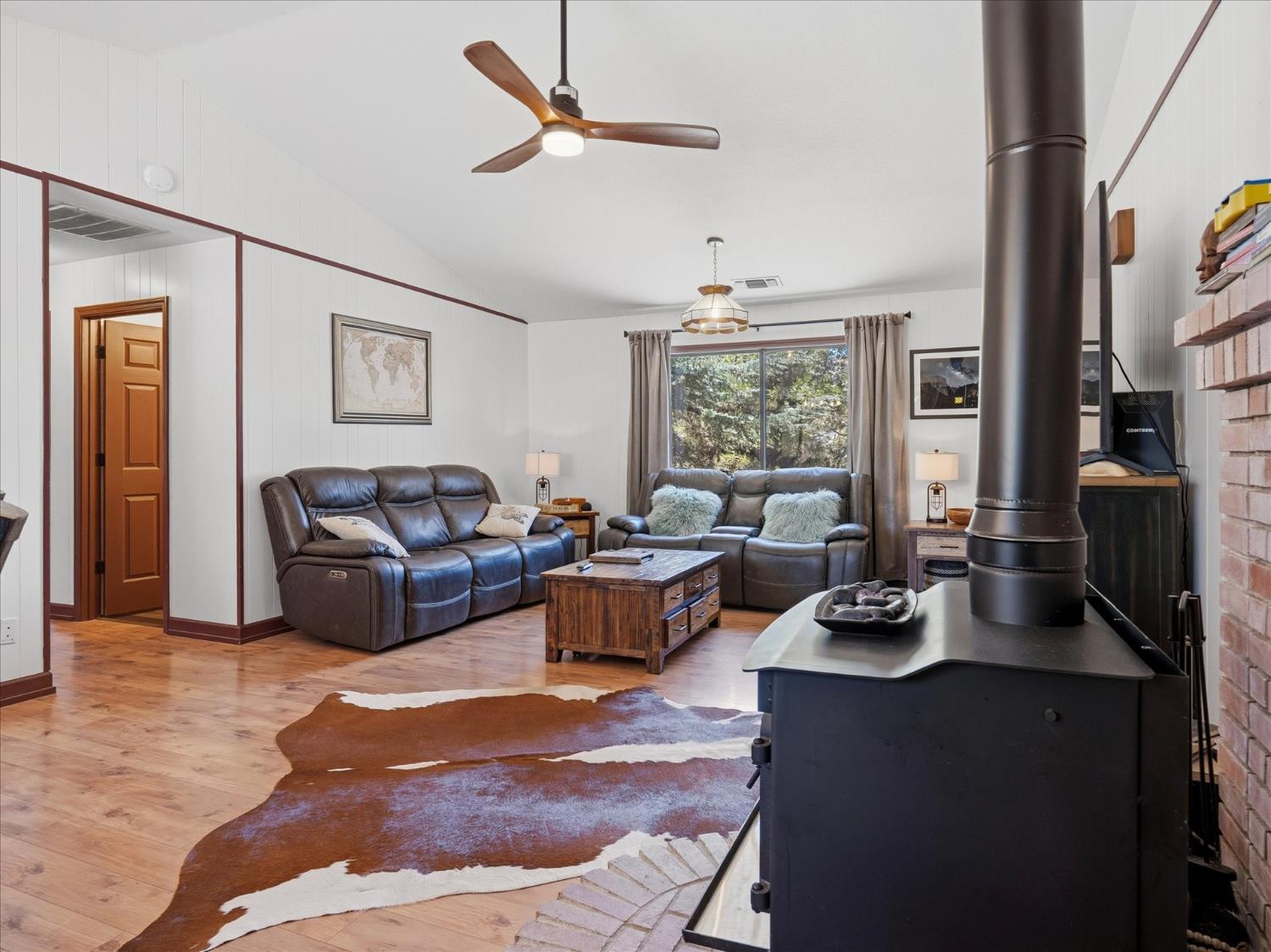 43710 Hilltop Ln, Ahwahnee, CA 93601