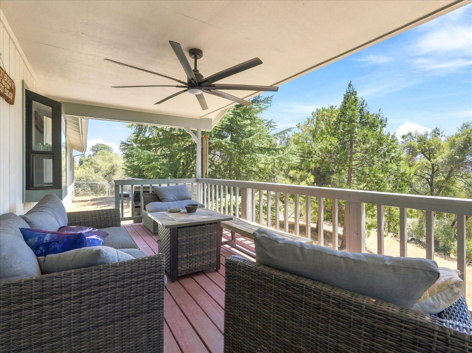 43710 Hilltop Ln, Ahwahnee, CA 93601