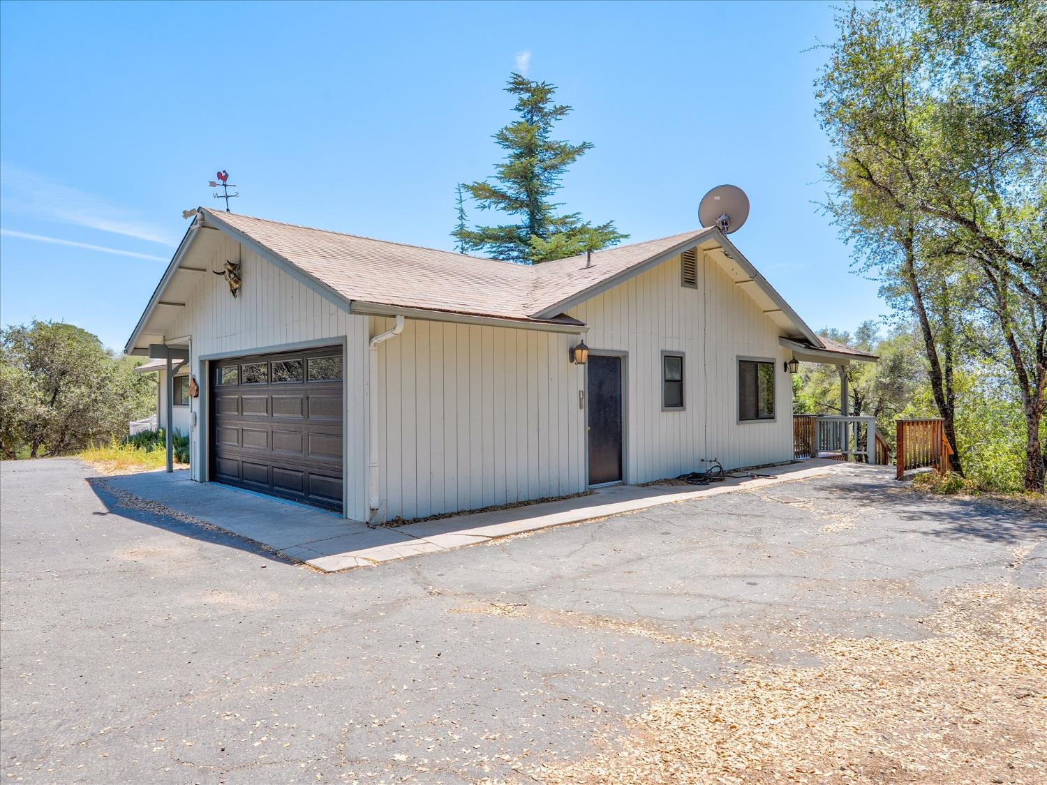 43710 Hilltop Ln, Ahwahnee, CA 93601