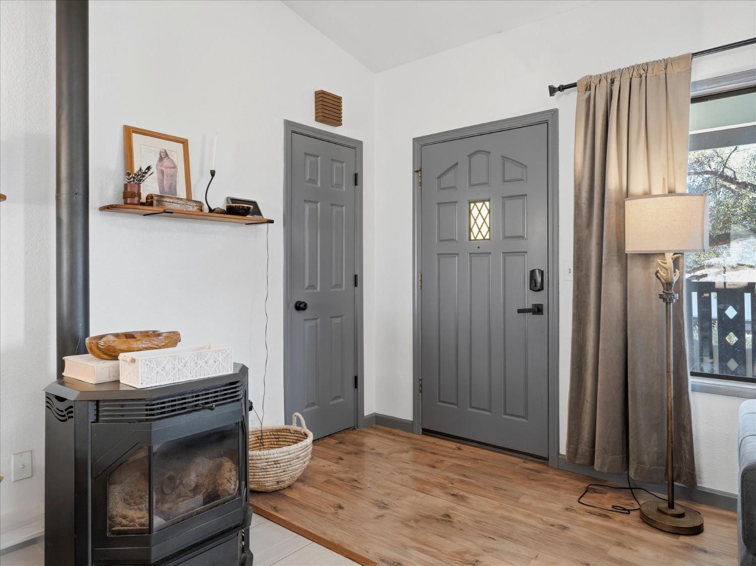 43710 Hilltop Ln, Ahwahnee, CA 93601