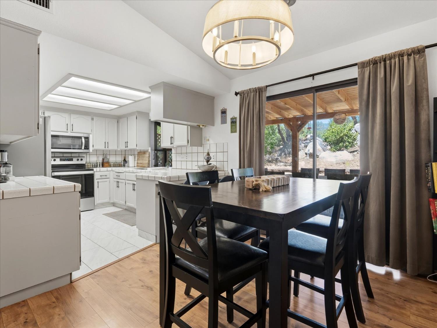 43710 Hilltop Ln, Ahwahnee, CA 93601