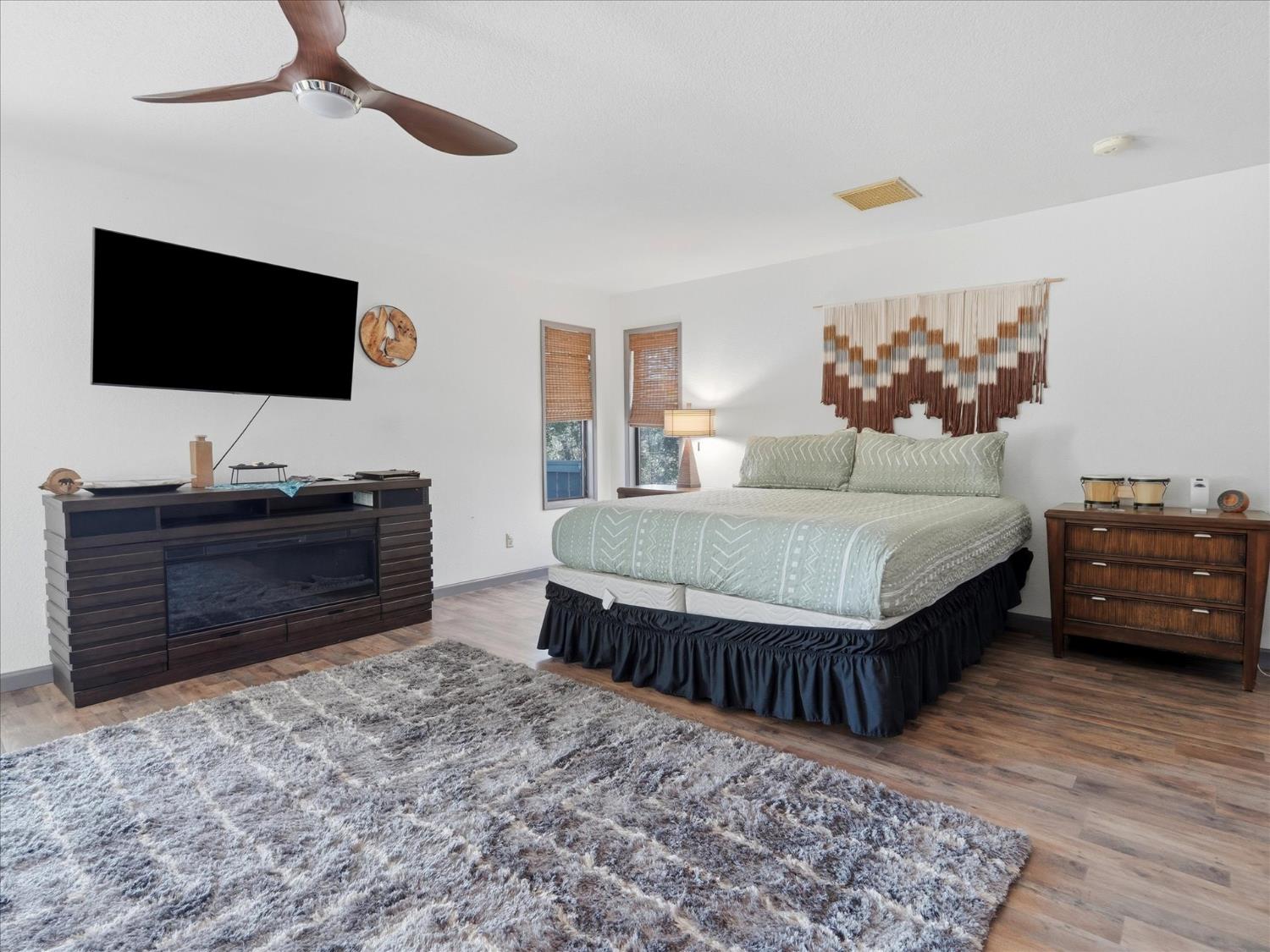 43710 Hilltop Ln, Ahwahnee, CA 93601