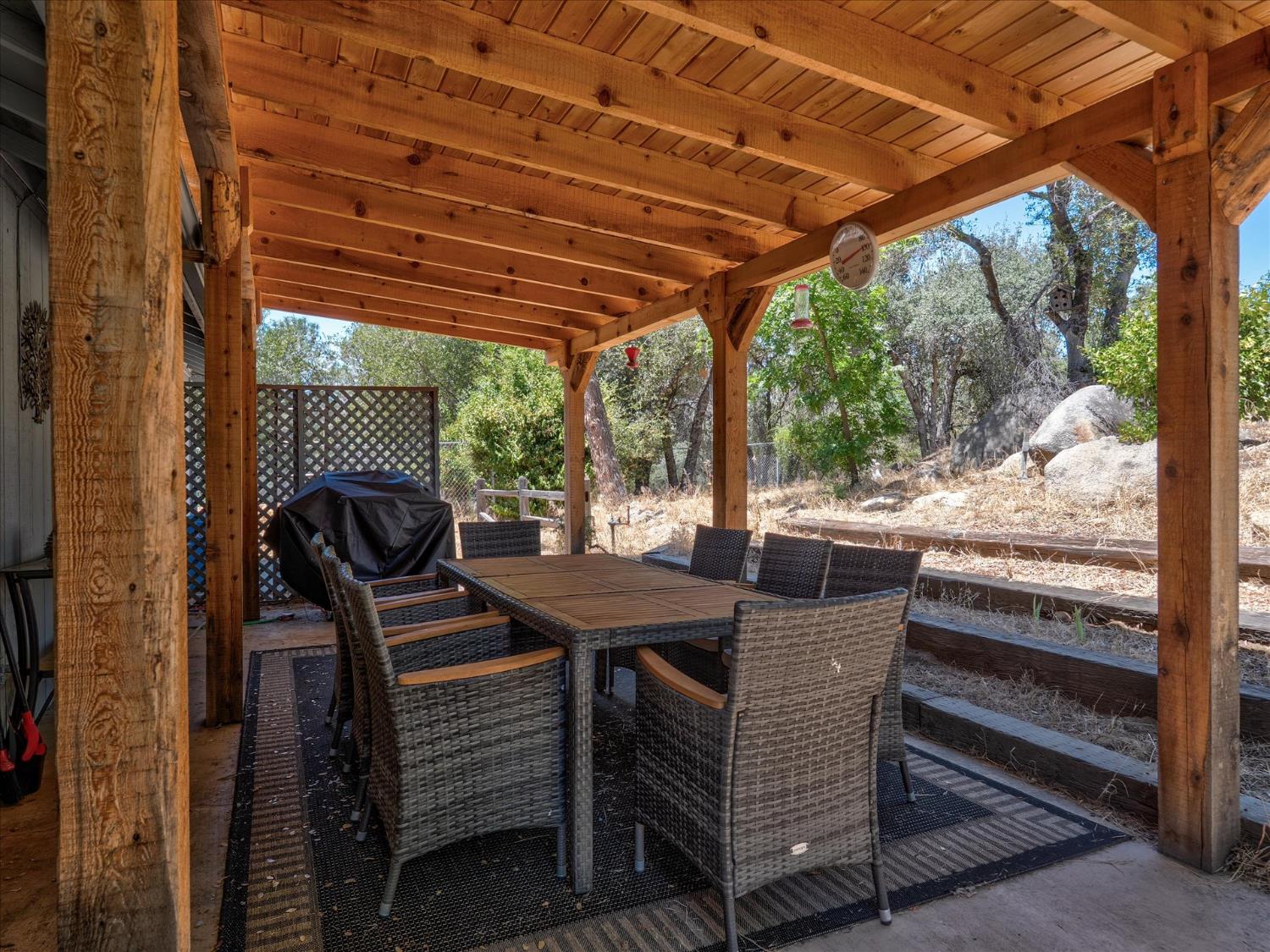 43710 Hilltop Ln, Ahwahnee, CA 93601