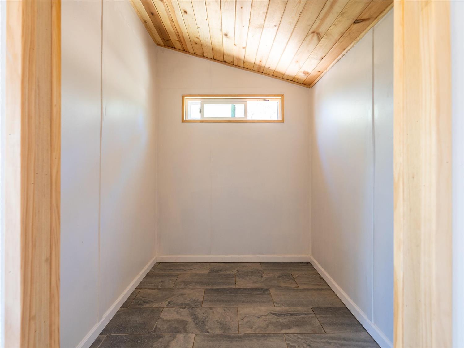43710 Hilltop Ln, Ahwahnee, CA 93601