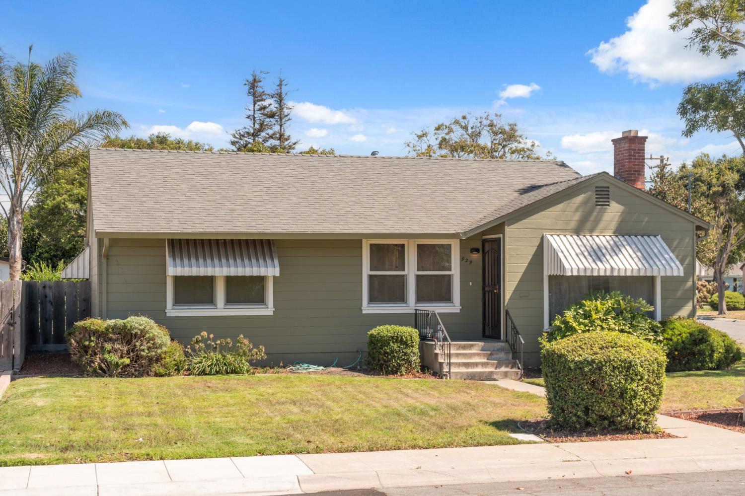 929 Capistrano Dr, Salinas, CA 93901