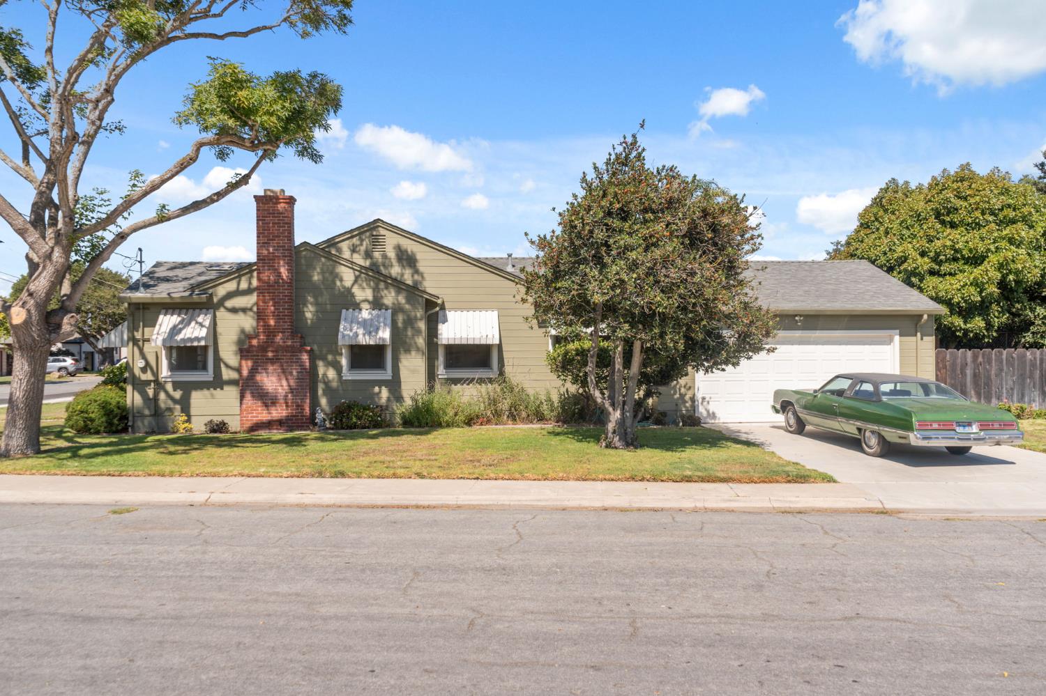 929 Capistrano Dr, Salinas, CA 93901