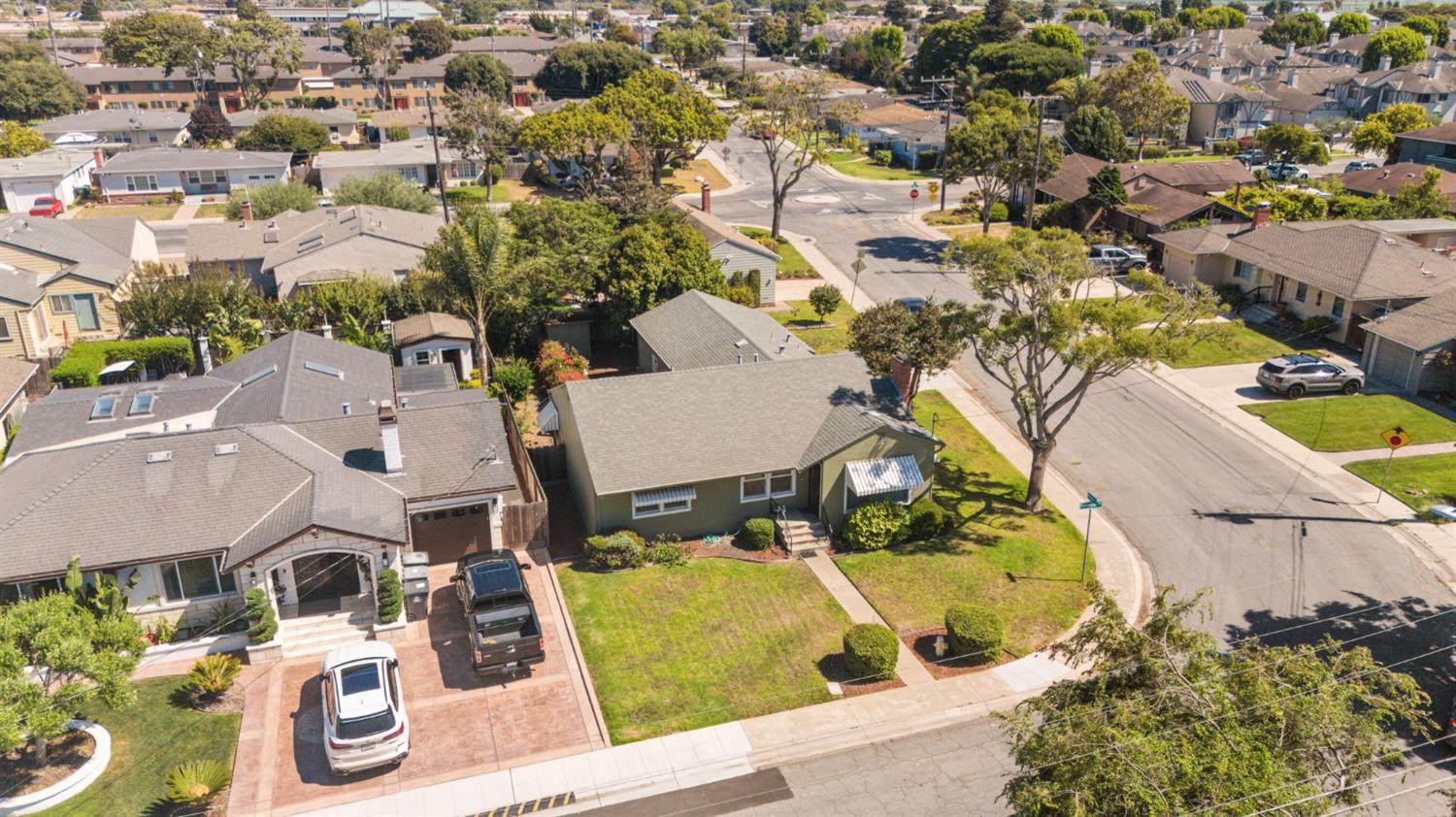 929 Capistrano Dr, Salinas, CA 93901