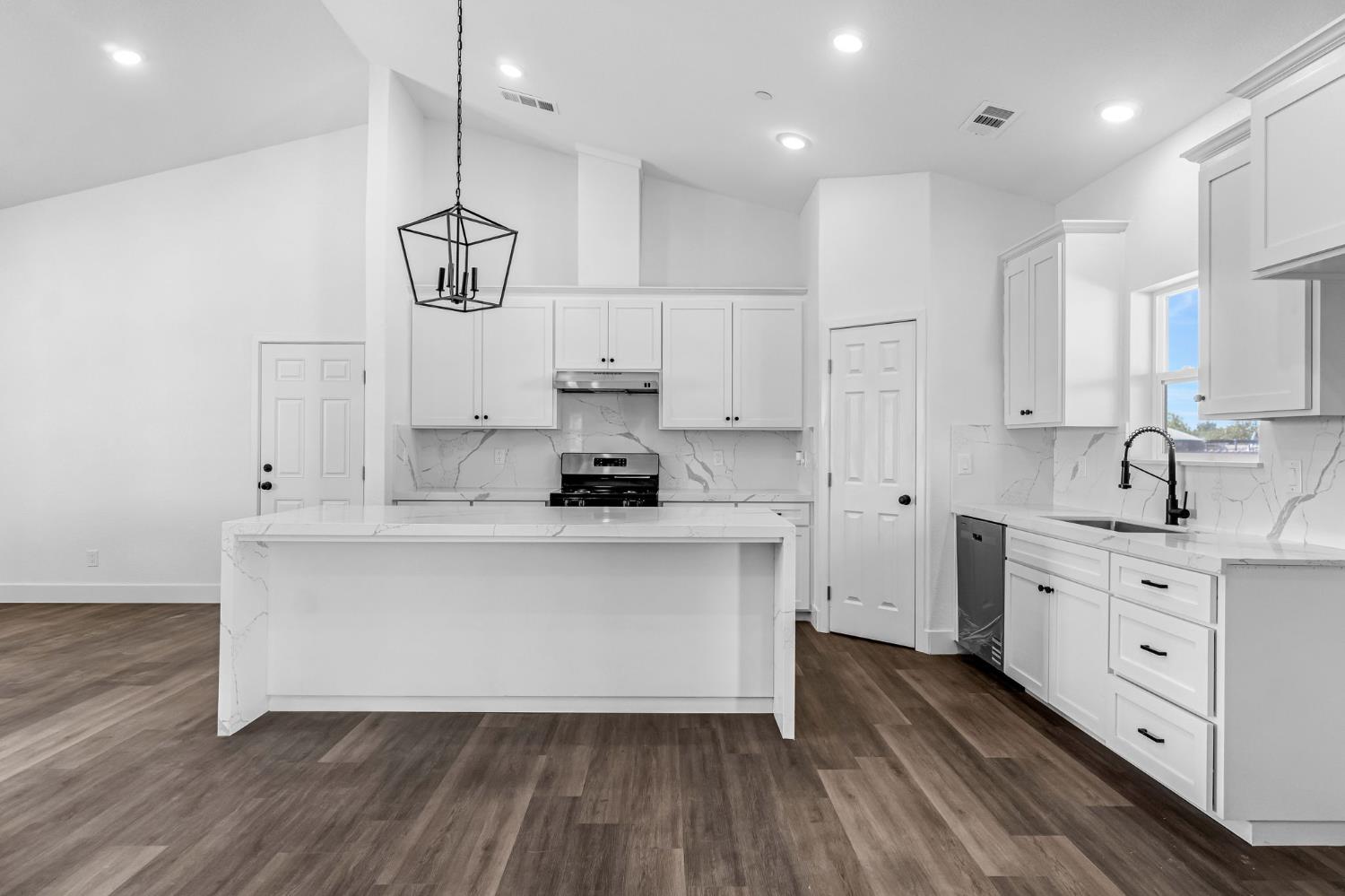 16836 N Lake St, Madera, CA 93638