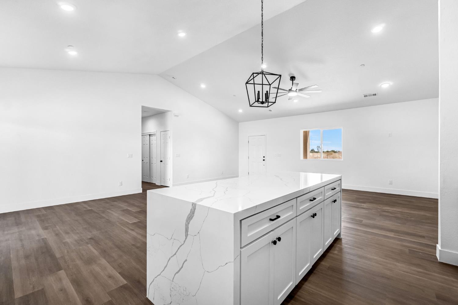 16836 N Lake St, Madera, CA 93638