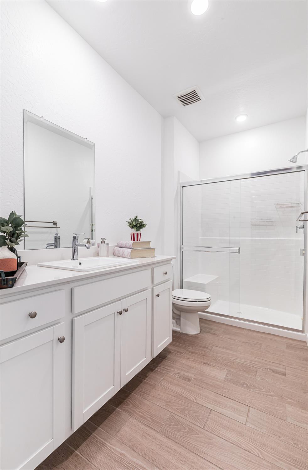 5817 E Alexander Ave, Fresno, CA 93727
