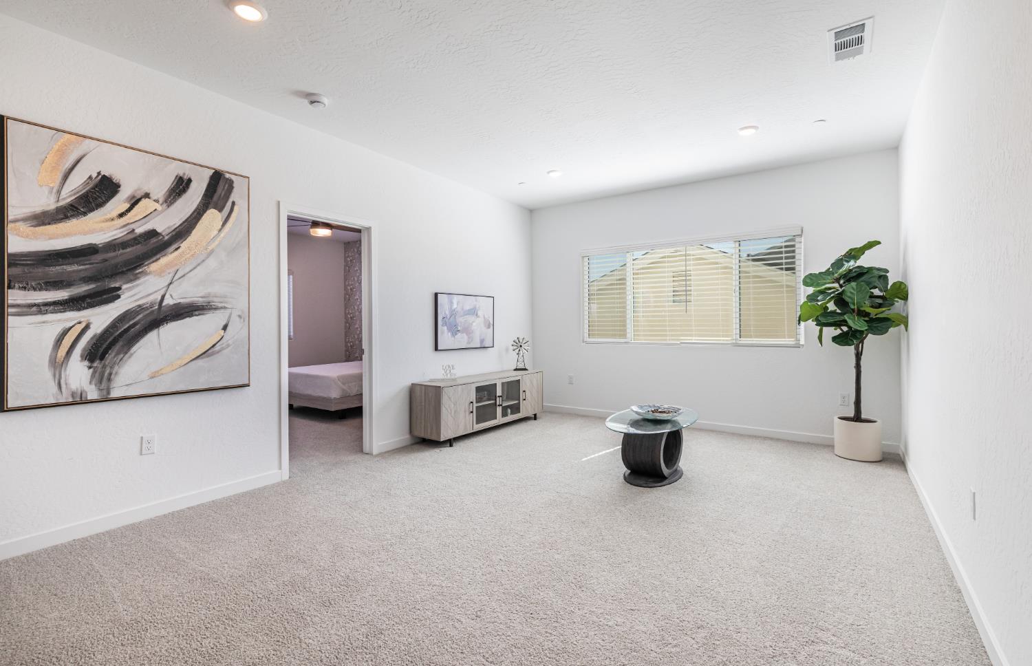 5817 E Alexander Ave, Fresno, CA 93727