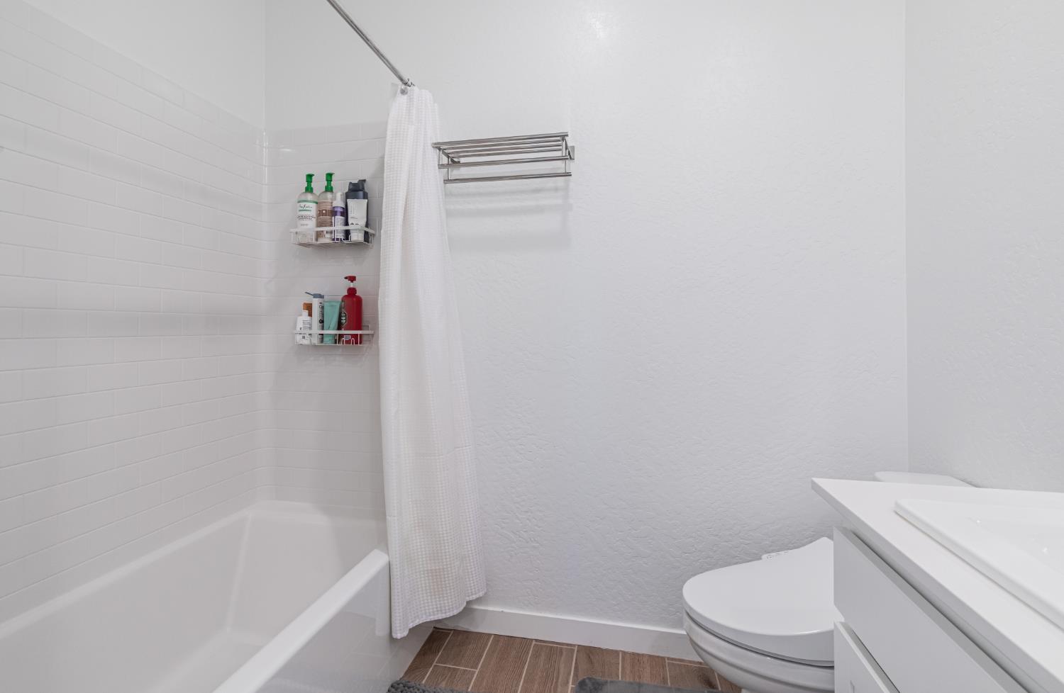 5817 E Alexander Ave, Fresno, CA 93727