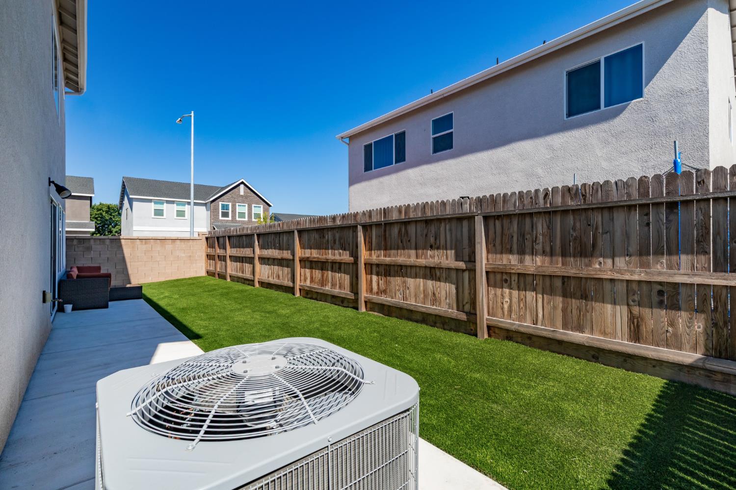 5817 E Alexander Ave, Fresno, CA 93727