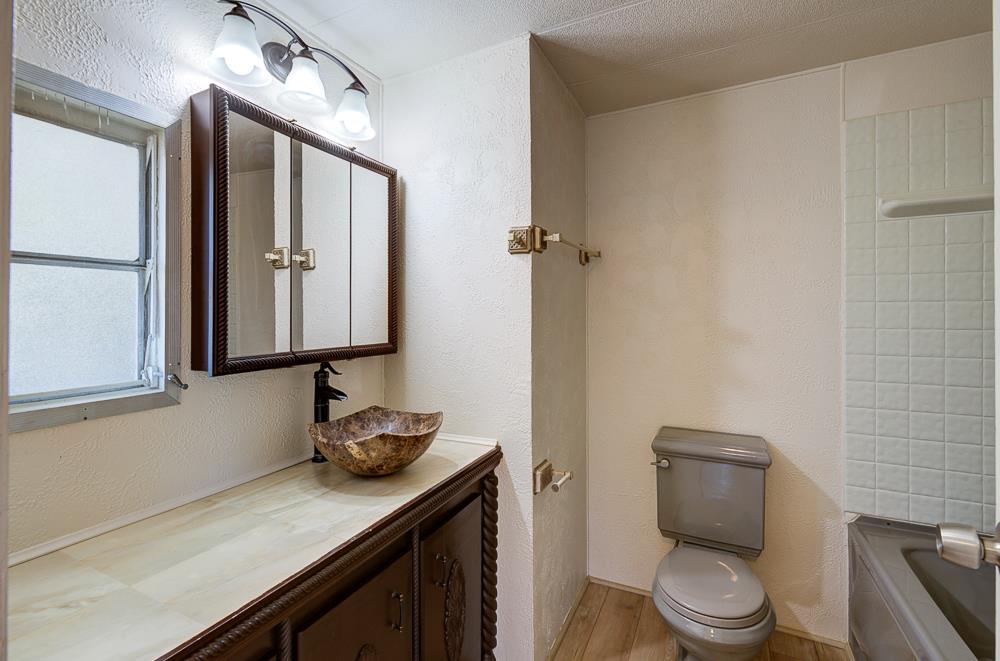 5541 E Tulare St #13, Fresno, CA 93727