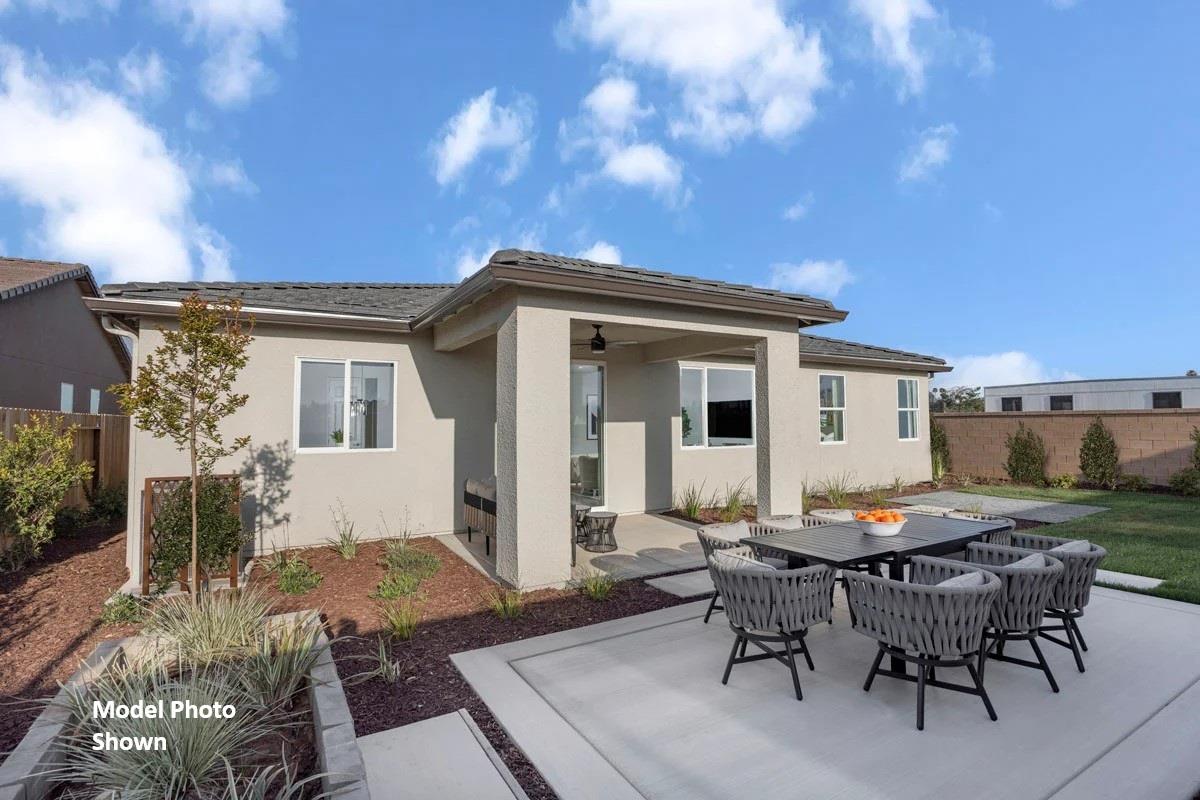 2106 S Helm Ave, Fresno, CA 93725