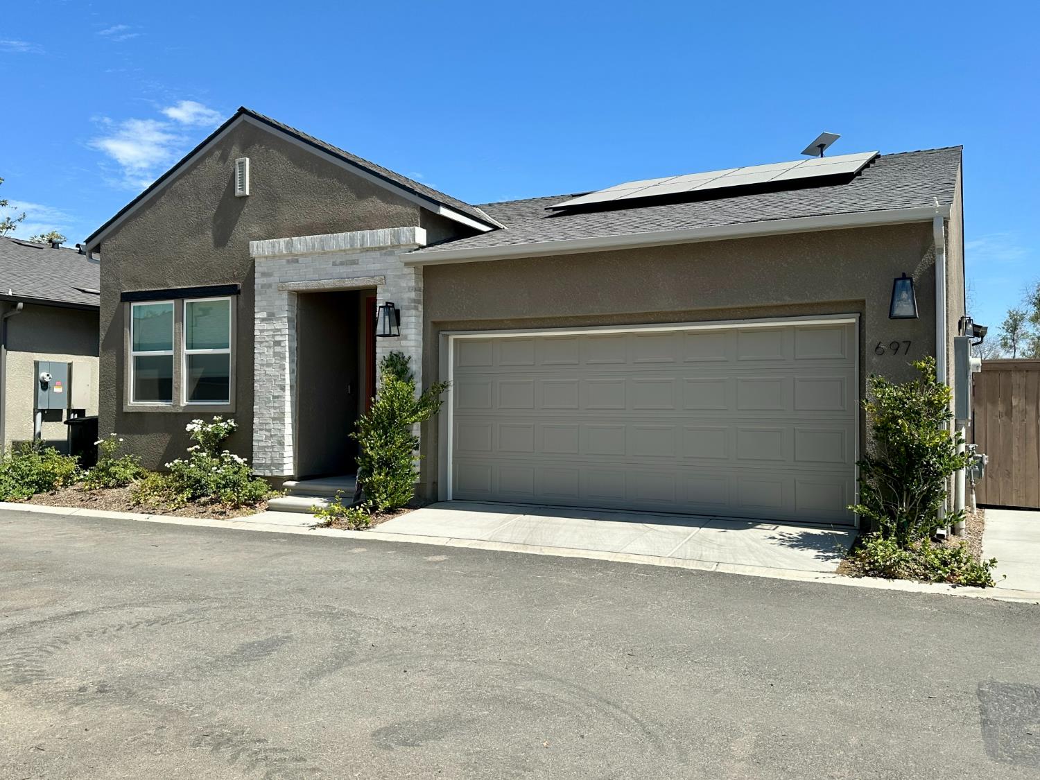 697 Grace Way, Madera, CA 93636
