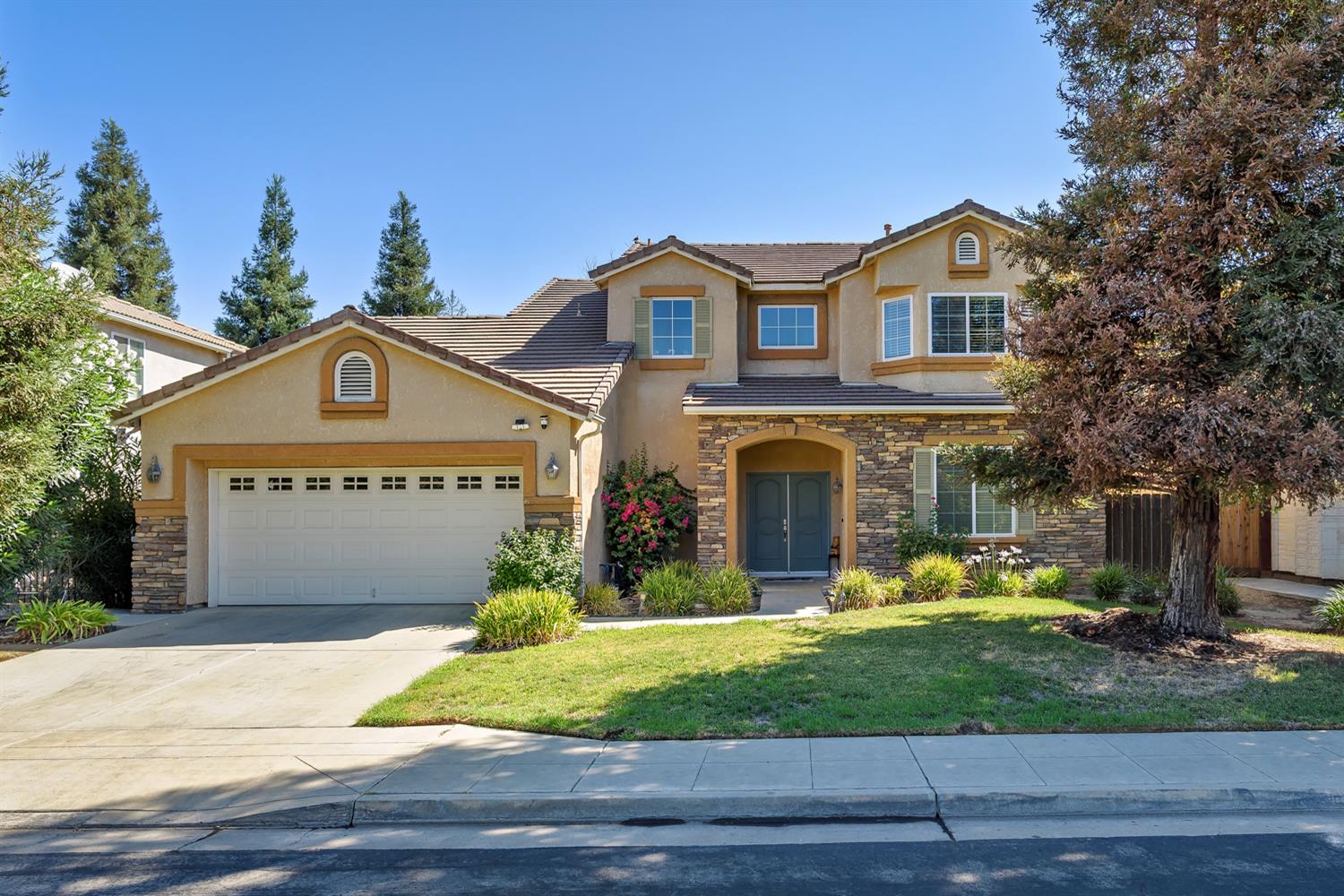 2729 Goshen Ave, Clovis, CA 93611