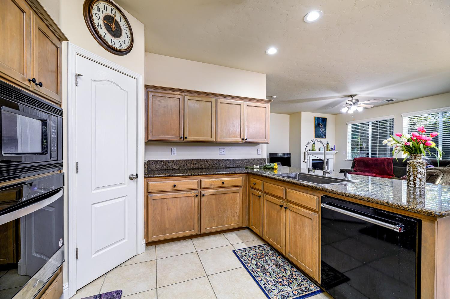 2729 Goshen Ave, Clovis, CA 93611