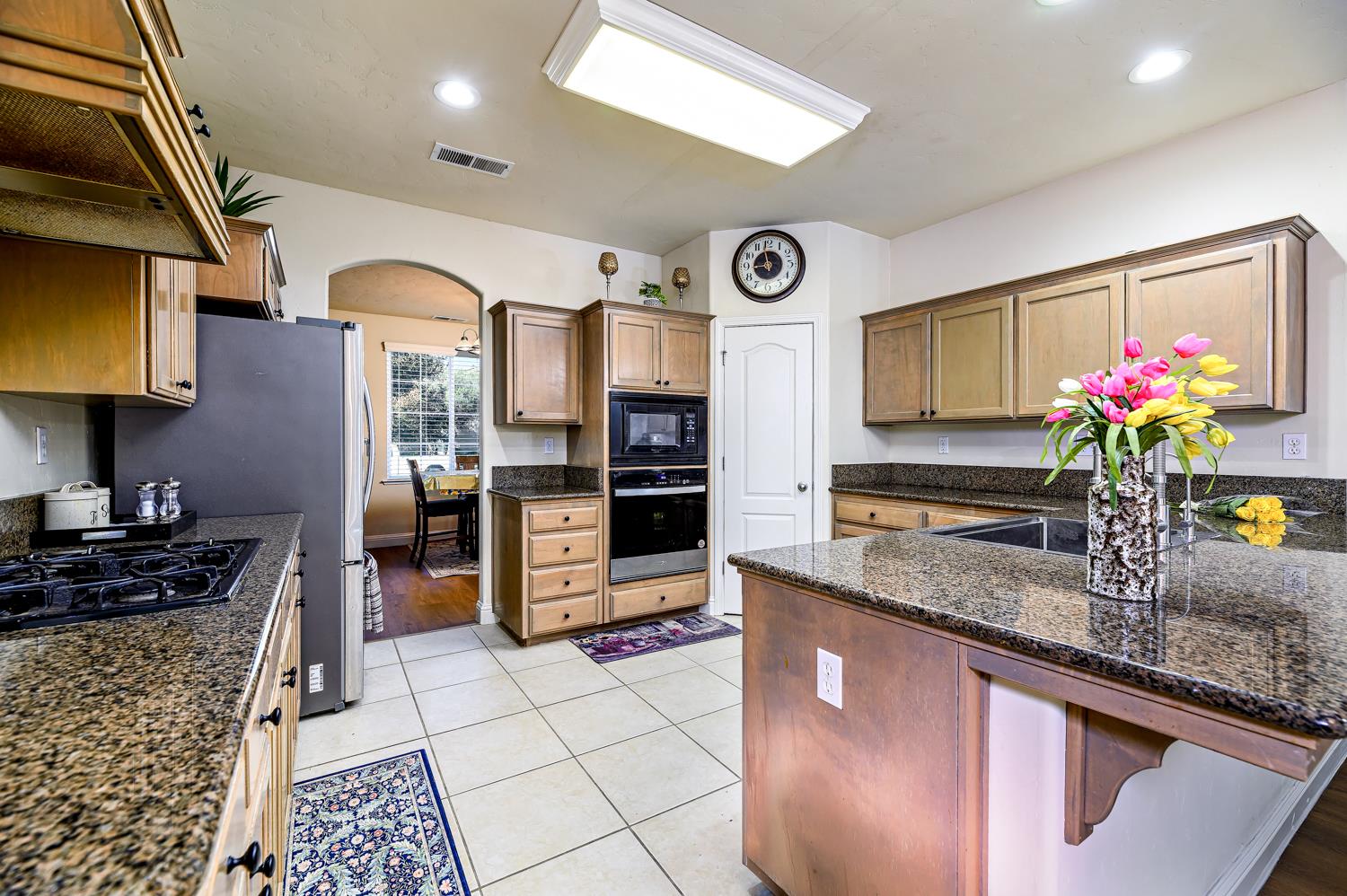 2729 Goshen Ave, Clovis, CA 93611