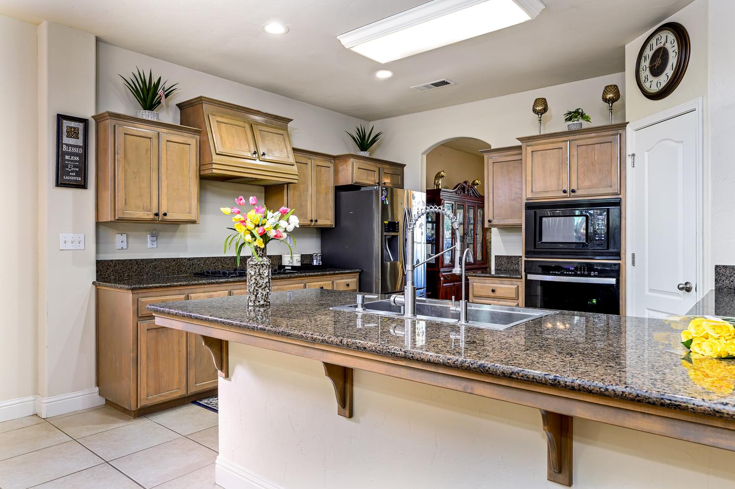2729 Goshen Ave, Clovis, CA 93611