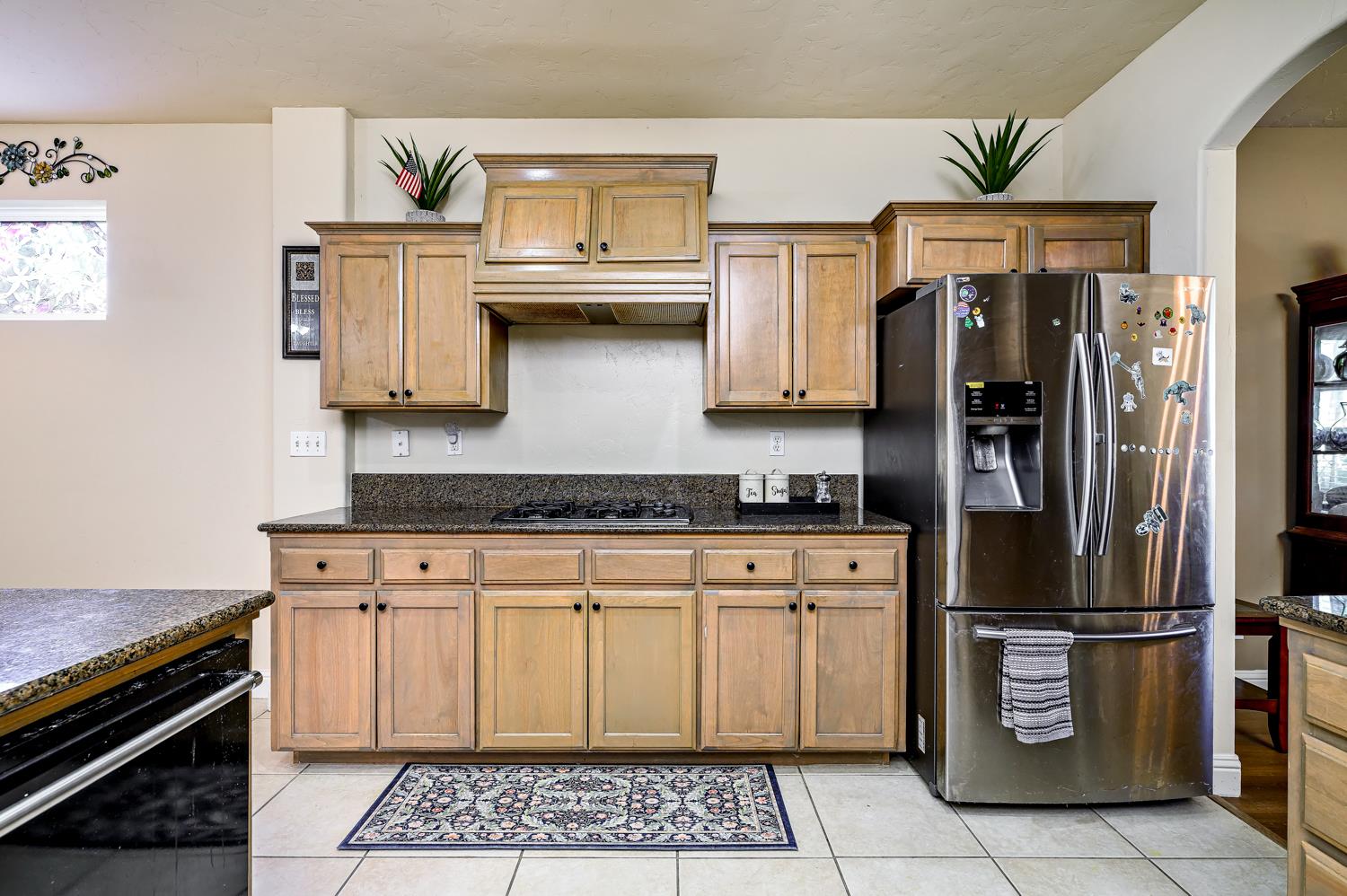 2729 Goshen Ave, Clovis, CA 93611