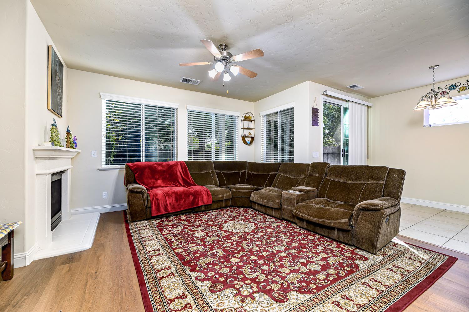 2729 Goshen Ave, Clovis, CA 93611