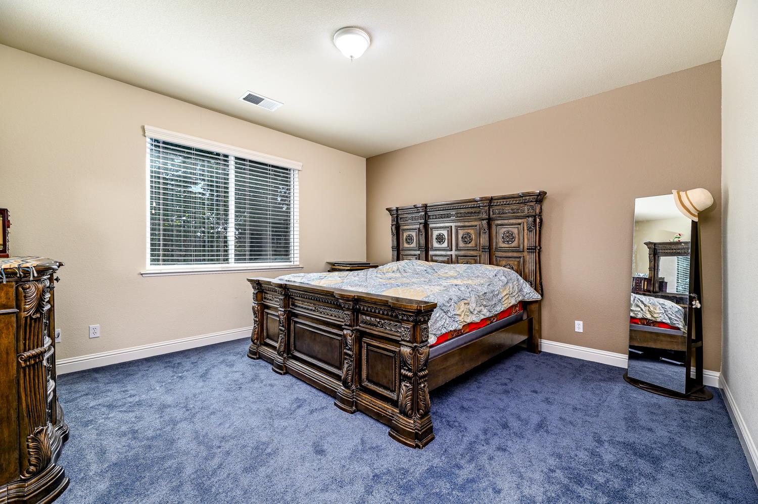 2729 Goshen Ave, Clovis, CA 93611