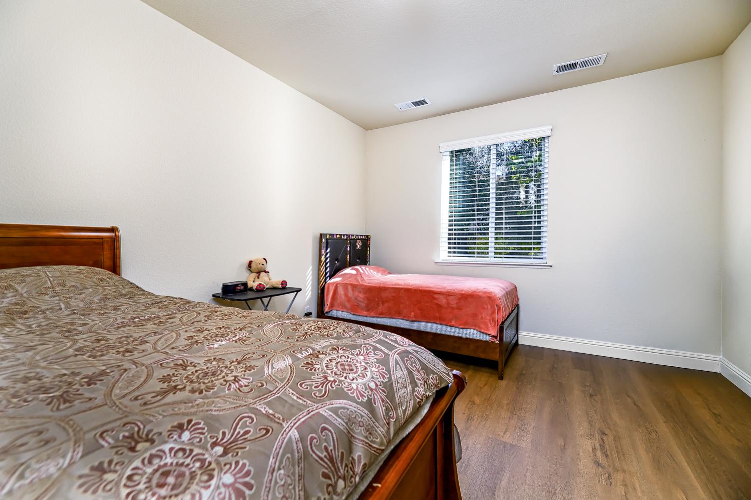2729 Goshen Ave, Clovis, CA 93611