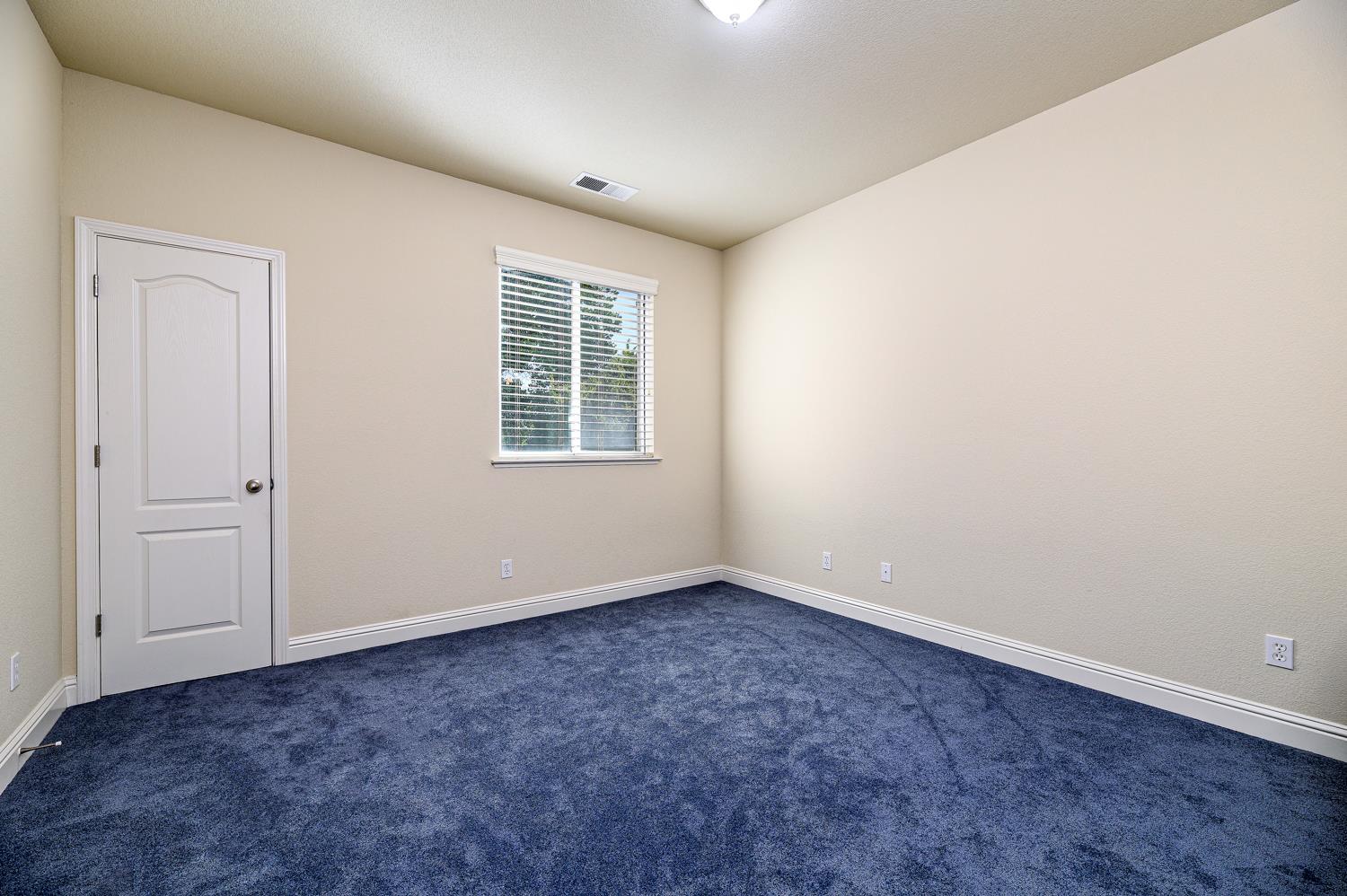 2729 Goshen Ave, Clovis, CA 93611