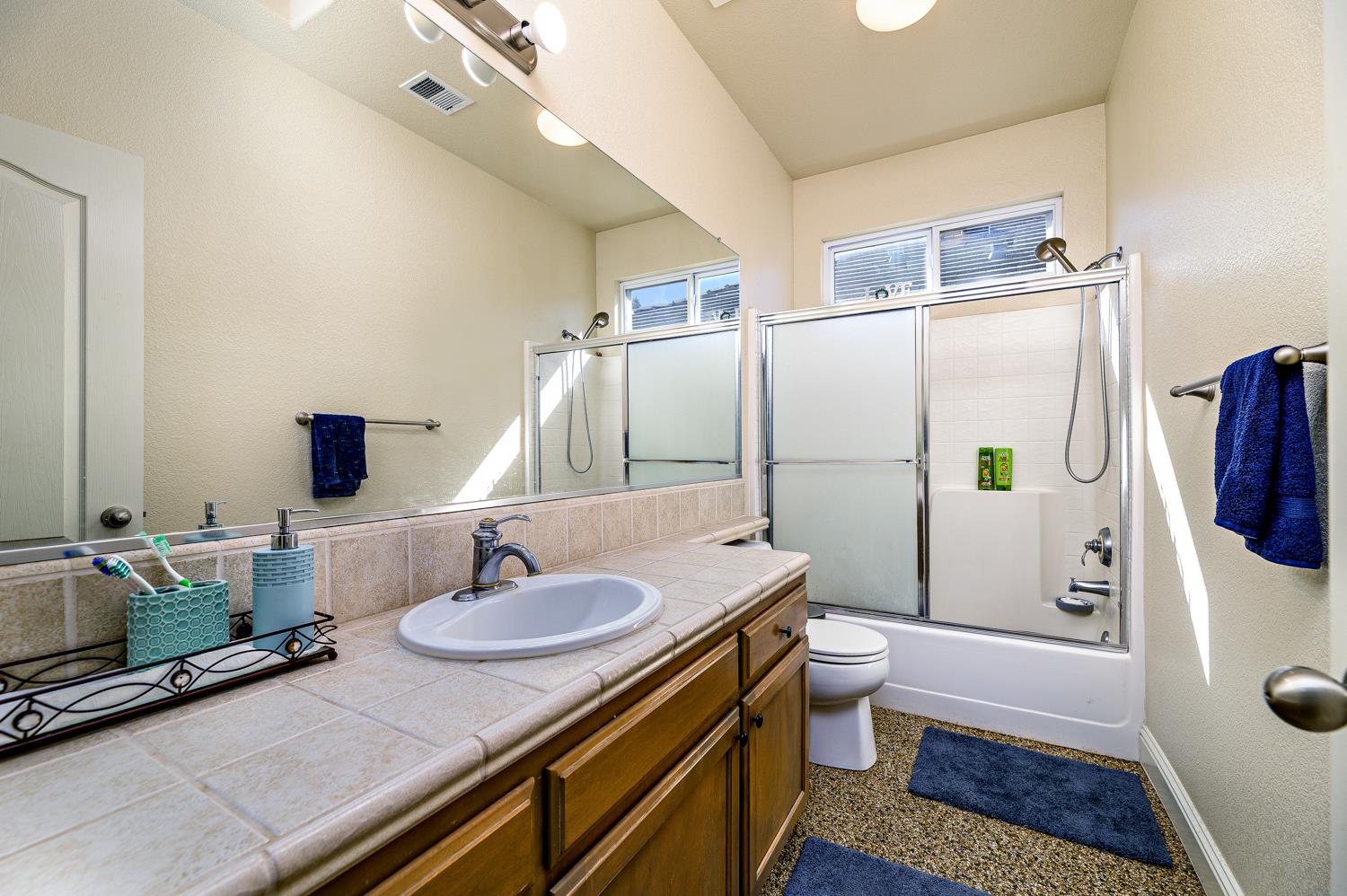 2729 Goshen Ave, Clovis, CA 93611