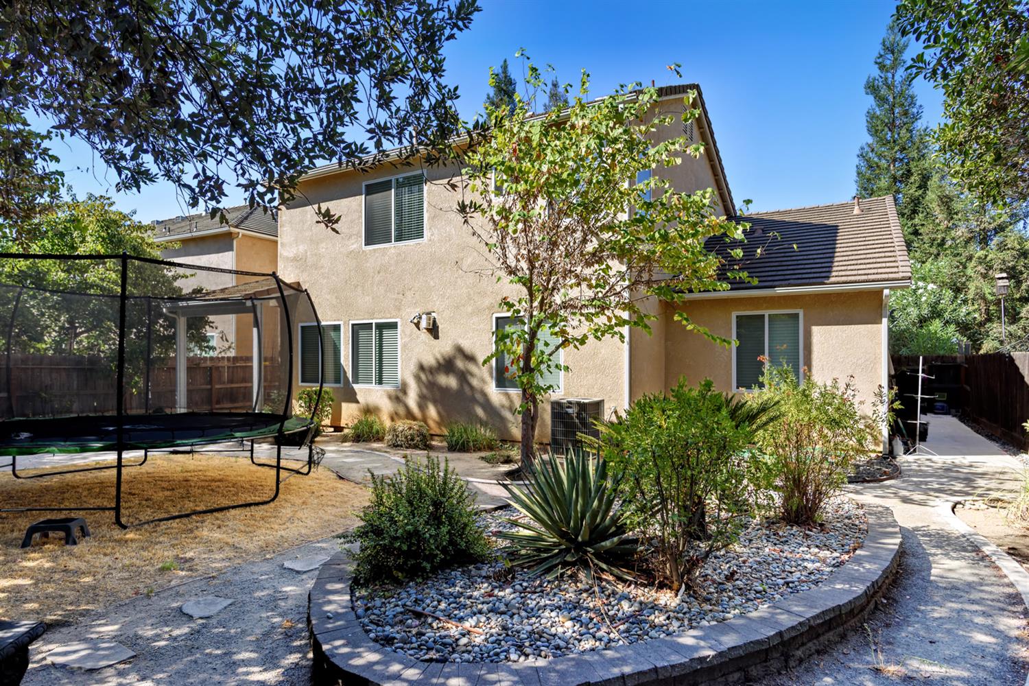 2729 Goshen Ave, Clovis, CA 93611
