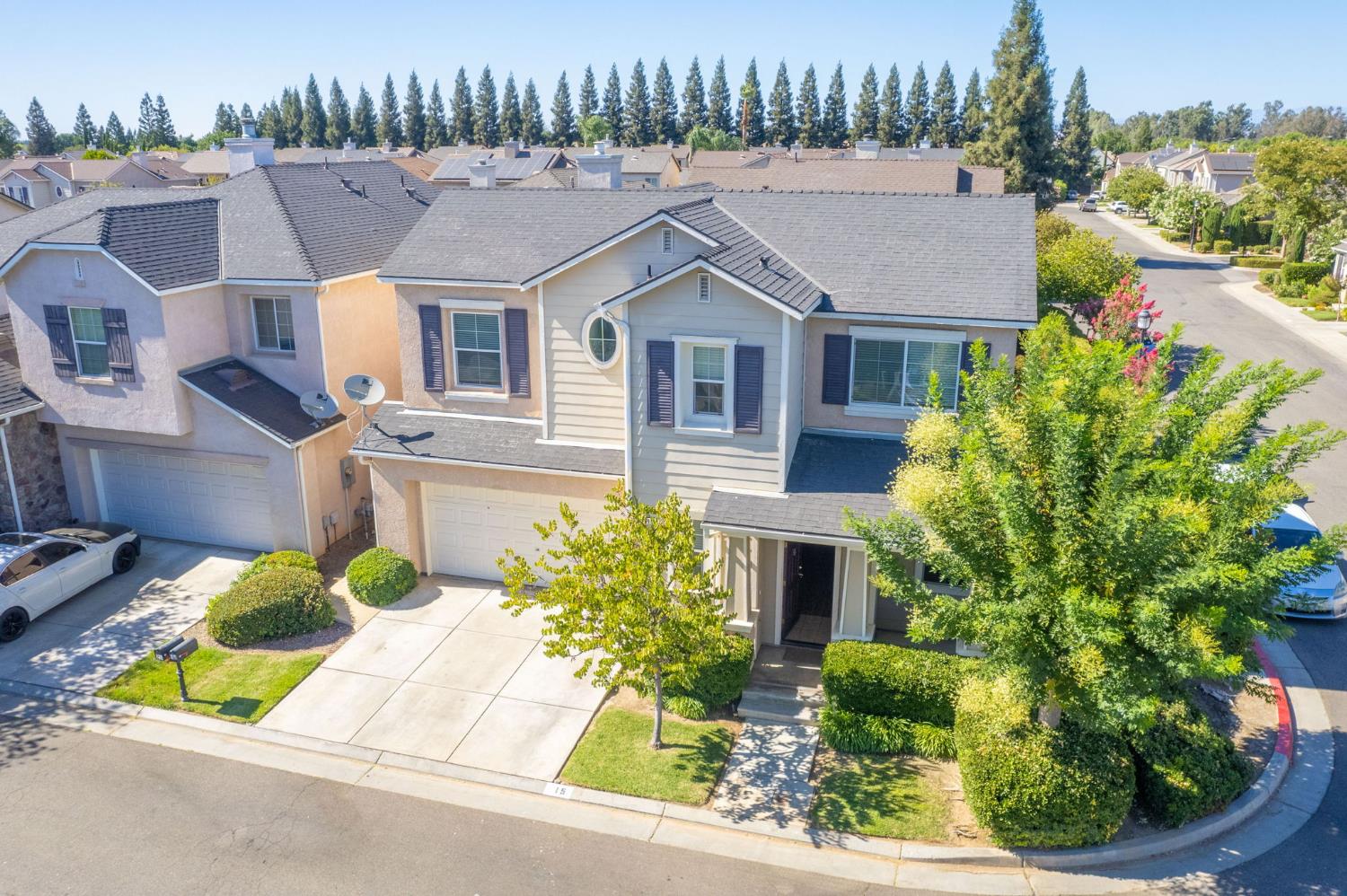 15 W Brittany Ln, Clovis, CA 93619