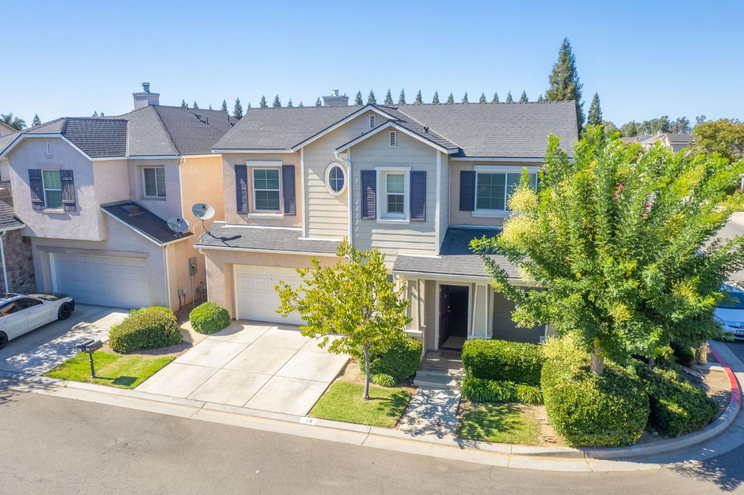 15 W Brittany Ln, Clovis, CA 93619