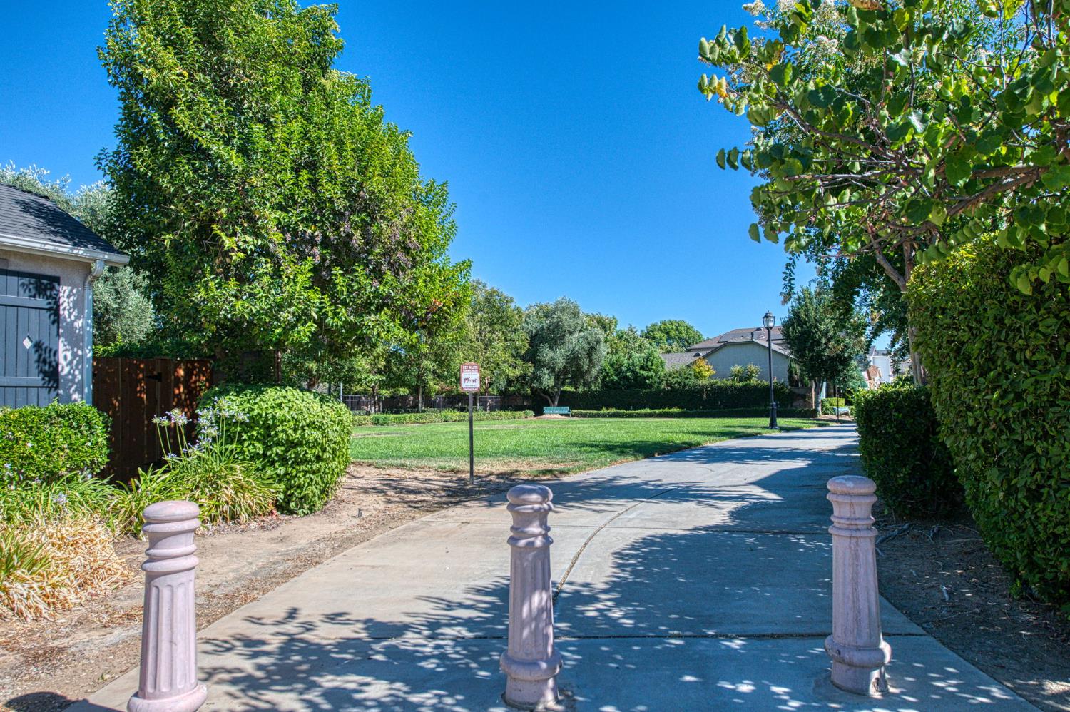15 W Brittany Ln, Clovis, CA 93619