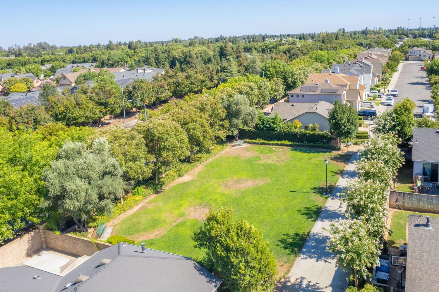 15 W Brittany Ln, Clovis, CA 93619