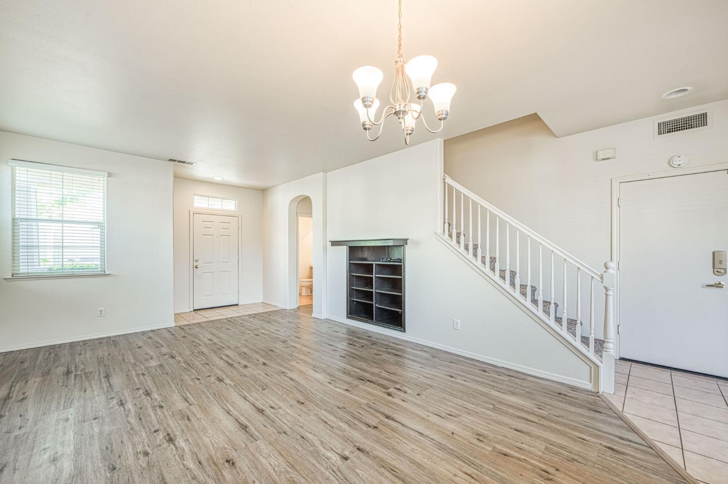 15 W Brittany Ln, Clovis, CA 93619