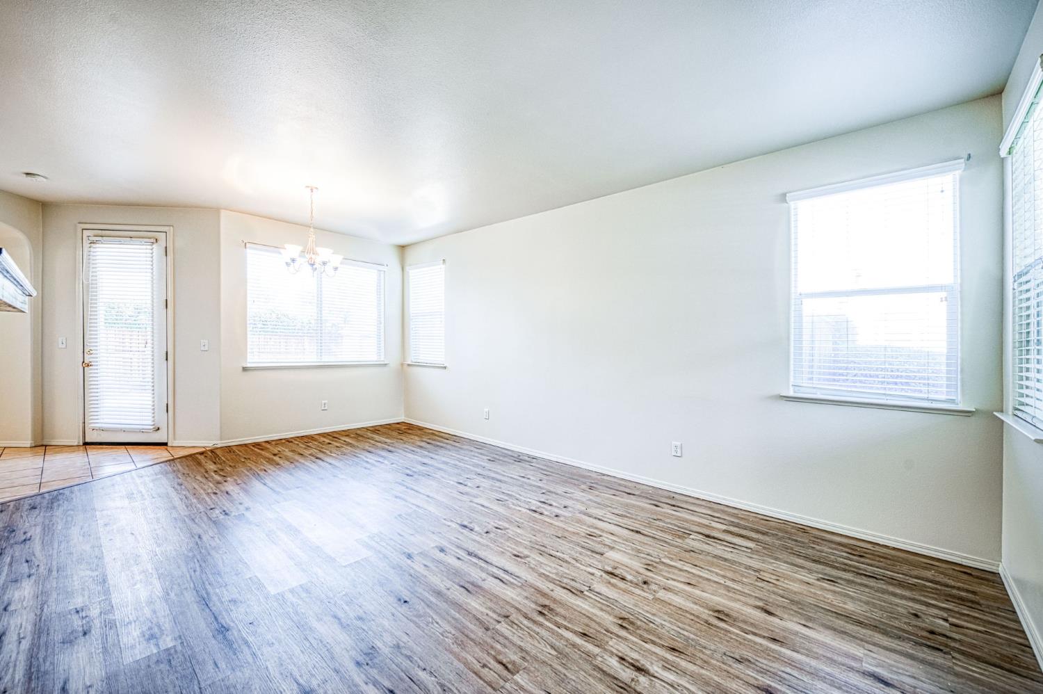15 W Brittany Ln, Clovis, CA 93619