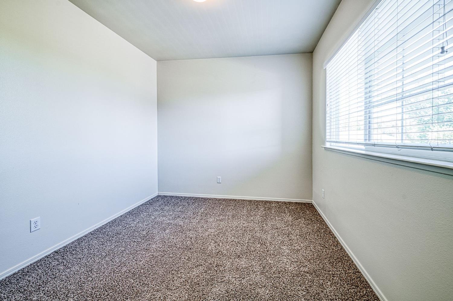 15 W Brittany Ln, Clovis, CA 93619